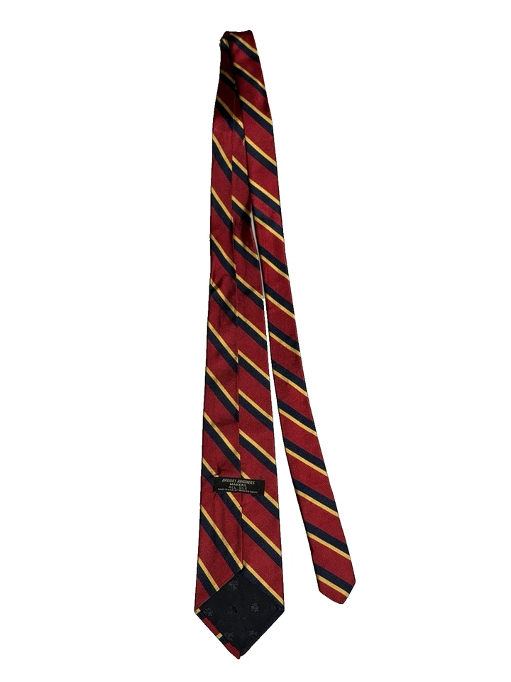 Gravata Vintage Brooks Brothers MAKERS EUA, Vermelha com Listras Amarelas Azuis, Seda Repp - Imagem 4 de 4