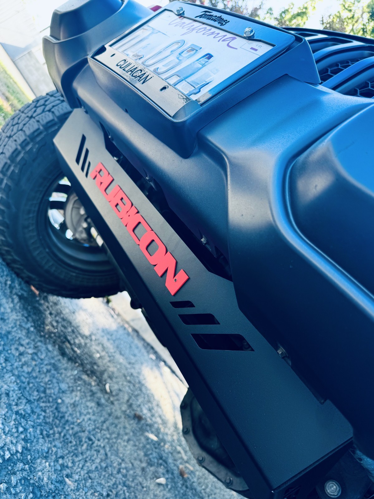 Jeep **RUBICON** Custom Skid Plate-Wrangler 18-25 / Gladiator 20-25 - BLK W/ RED