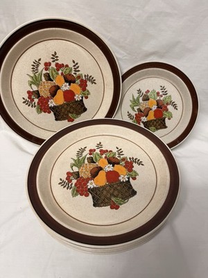 Mikasa Bountiful Harvest dinner plates, 5 Plates, 1 Salad Plate