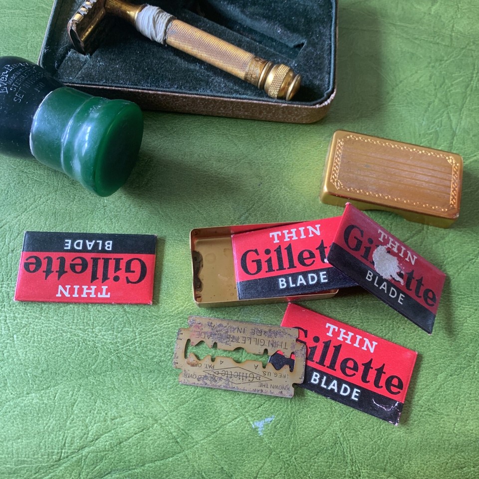 Vintage Men's Gillette Gold Travel Razor in Velvet case with blades ...