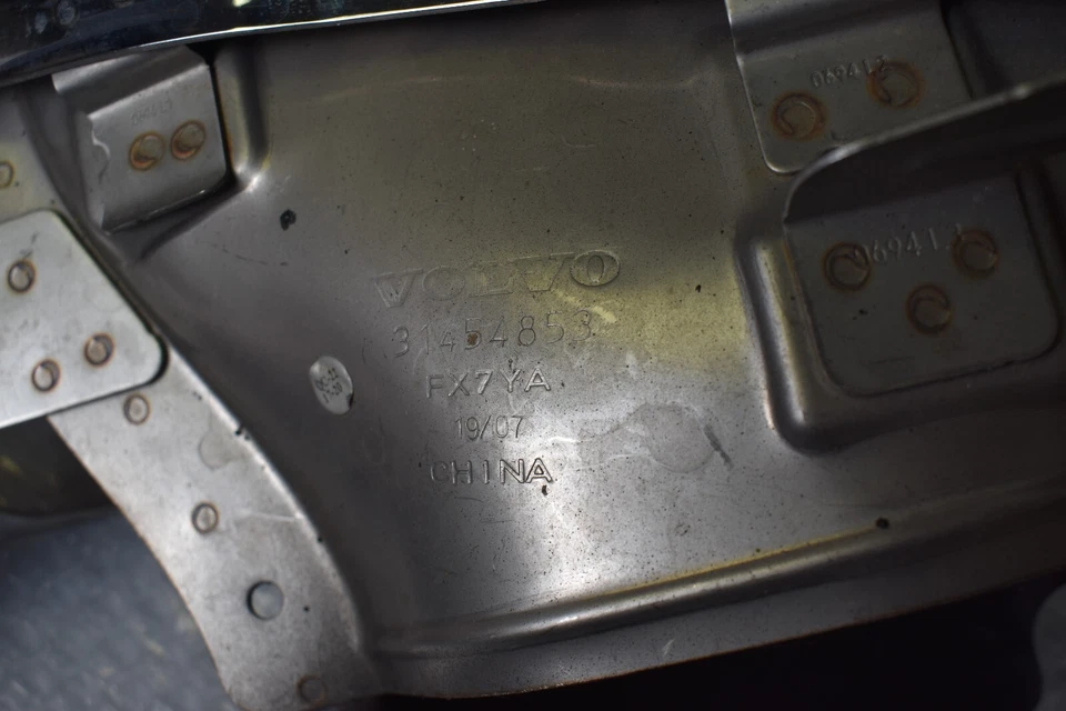 2018- 2020 Volvo XC60 MKZ rear Exhaust pipe muffler tip LEFT/Driver 31454853 - Image 2 of 4