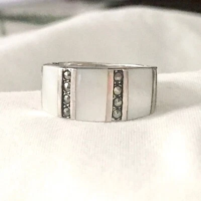 Anillo vintage de plata de ley con marcasita madreperla Foto 1 de 4