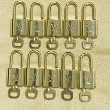 LOUIS VUITTON LV 10 SET PADLOCK KEY CHARM CADENA GOLD-PLATED FRANCE 33PDA201