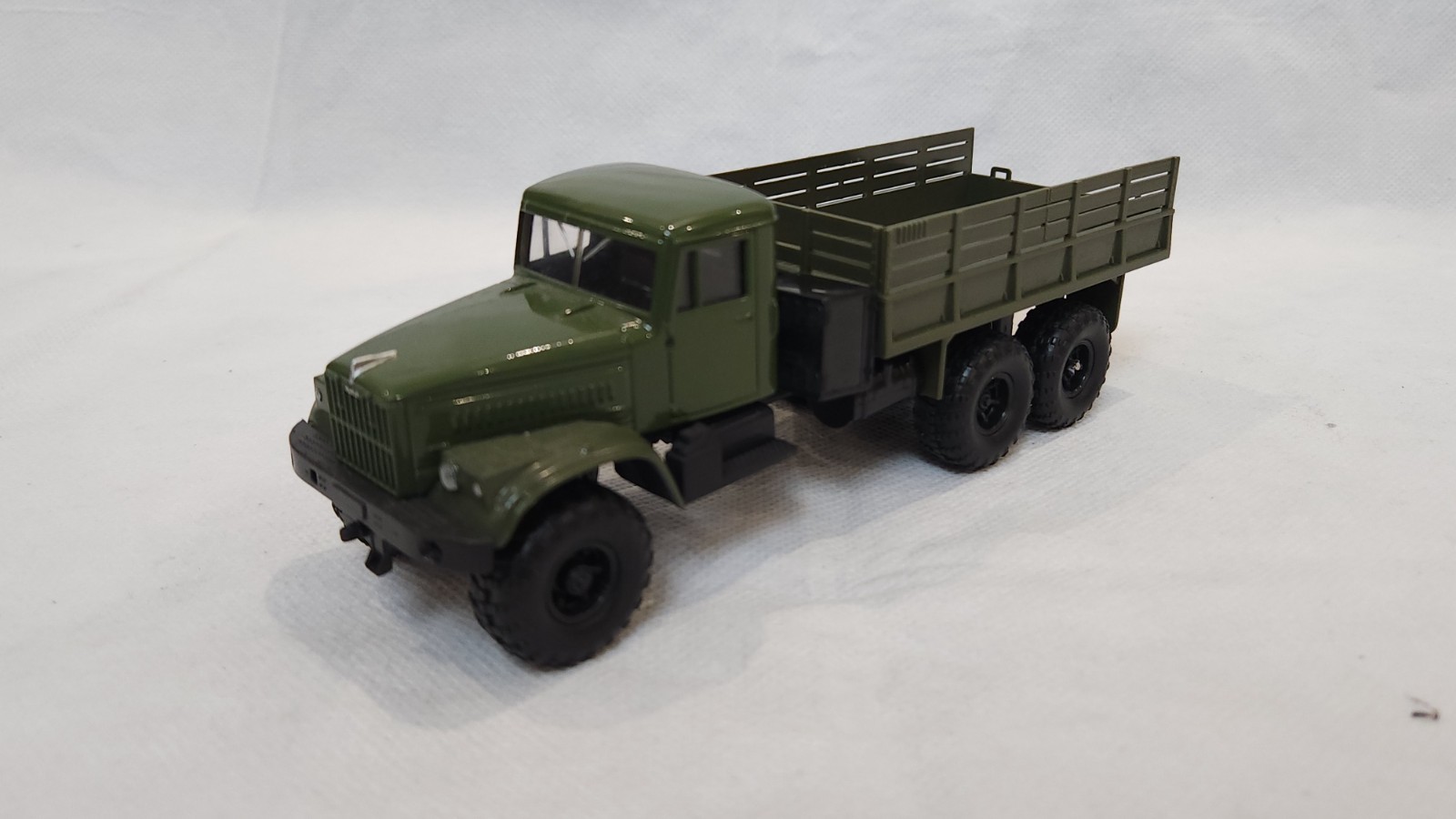 Camion militaire KrAZ 255 B 6x6 miniature 1/43 de l'armée soviétique en métal vert kaki