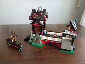 Lego 6089 Stone Tower Bridge - Complete Set - Includes Instructions