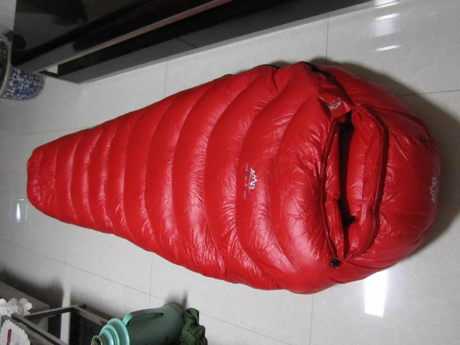 Shiny Gloss wetlook nylon mummy sleeping bag 4000g down fill expedition red