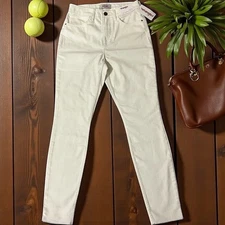 Wrangler High Rise Unforgettable Skinny Jeans Women's Size 4 Off White