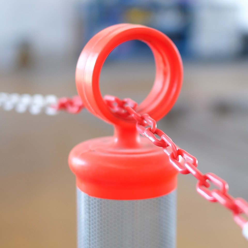 25 Feet Plastic Chain Link Safety Barrier Chain 1x2 Inch Buckle Light ...