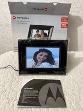 Motorola Home Essentials 7 Inch LCD Screen Digital PhotoFrame Model: MF700