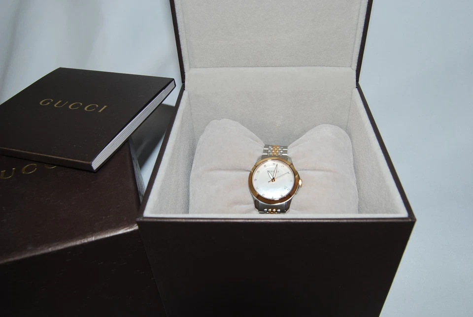 Reloj Gucci G-Timeless Diamante Dos Tonos Esfera MOP Acero Inoxidable Foto 3 de 4