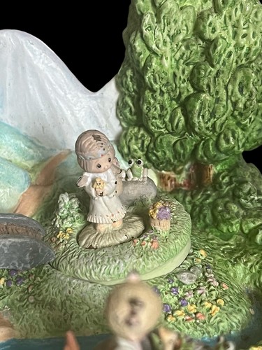 GOEBEL NOBLE MOMENTS MINIATUR DIORAMA FELDER DER FREUNDSCHAFT MIT FIGUREN 768-D - Bild 8 von 9