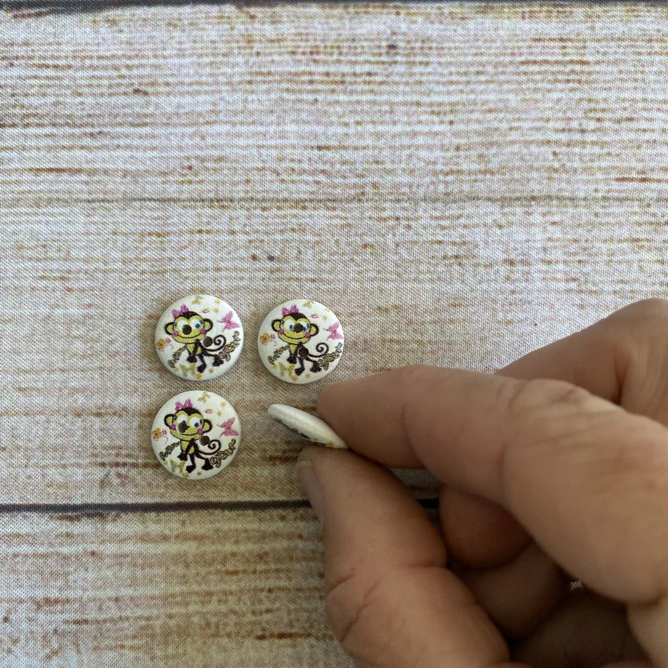 4 x Monkey Buttons ~ 1.5cm ~ 2 hole - Image 3 of 4