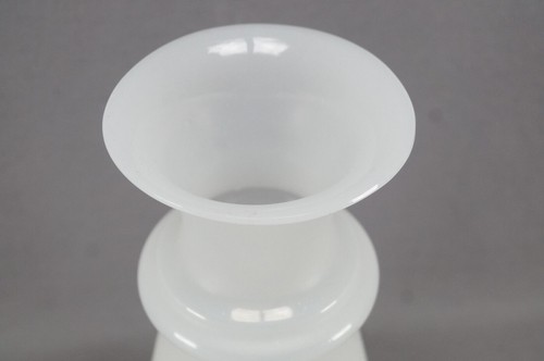 Victorian Bohemian Hand Painted White & Beige Floral Art Nouveau Glass Vase - Picture 8 of 9