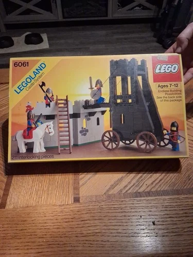 LEGO Castle: Siege Tower (6061) 100% Complete W/ Instructions and Box Sealed