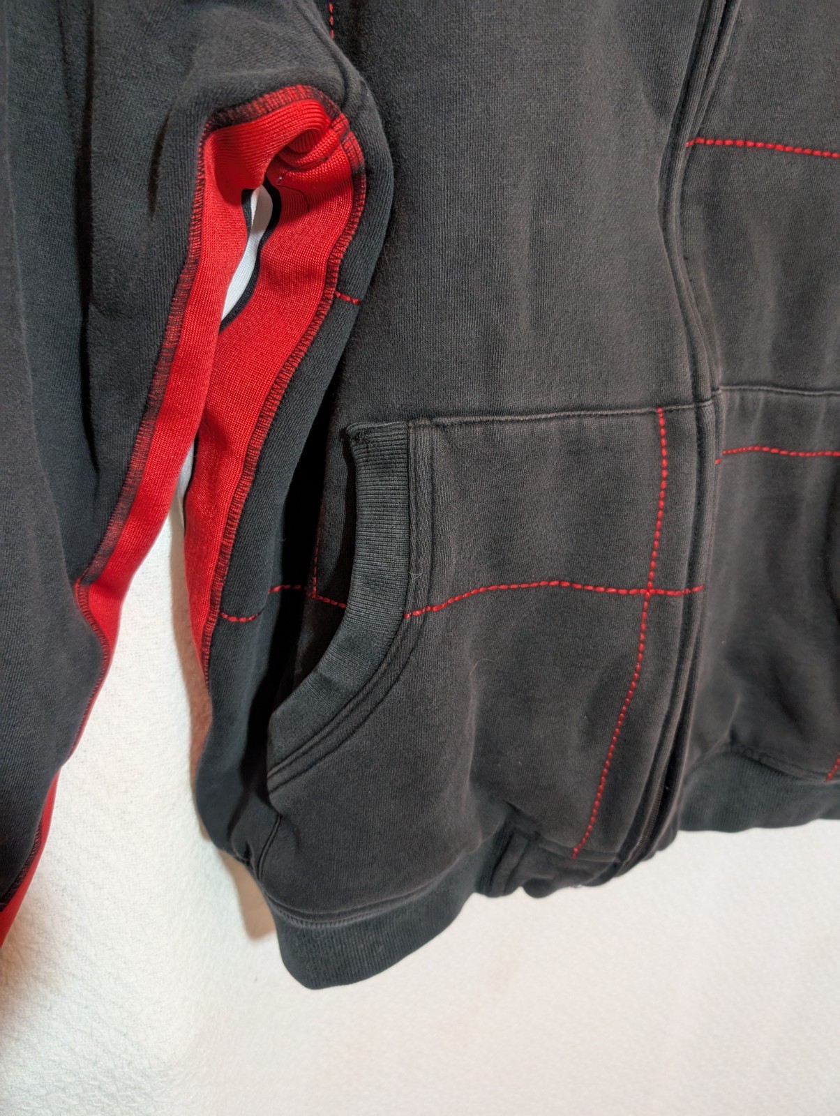 intage COOGI 1969 Hoodie Mens XL Crest Black Red Faded Distressed Streetwear Y2K image 5