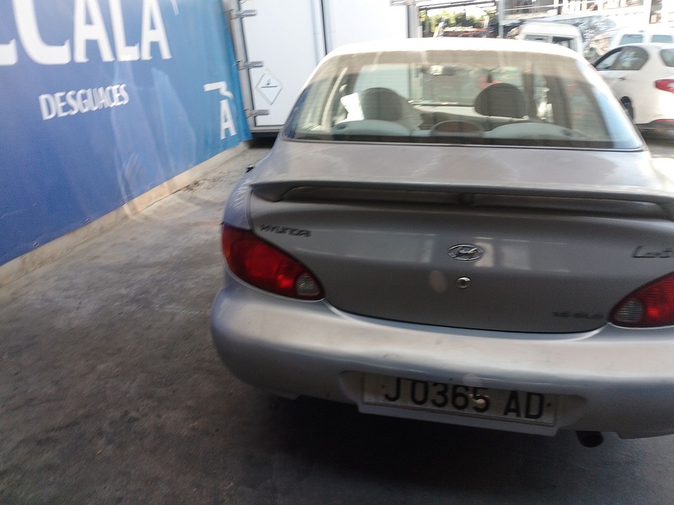 980901R enjoliveur inf feu arriere gauche pour HYUNDAI LANTRA BERLINA