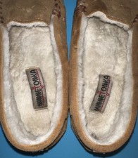 Minnetonka Suede Leather Moccasin Style Slippers Women  s 8 M