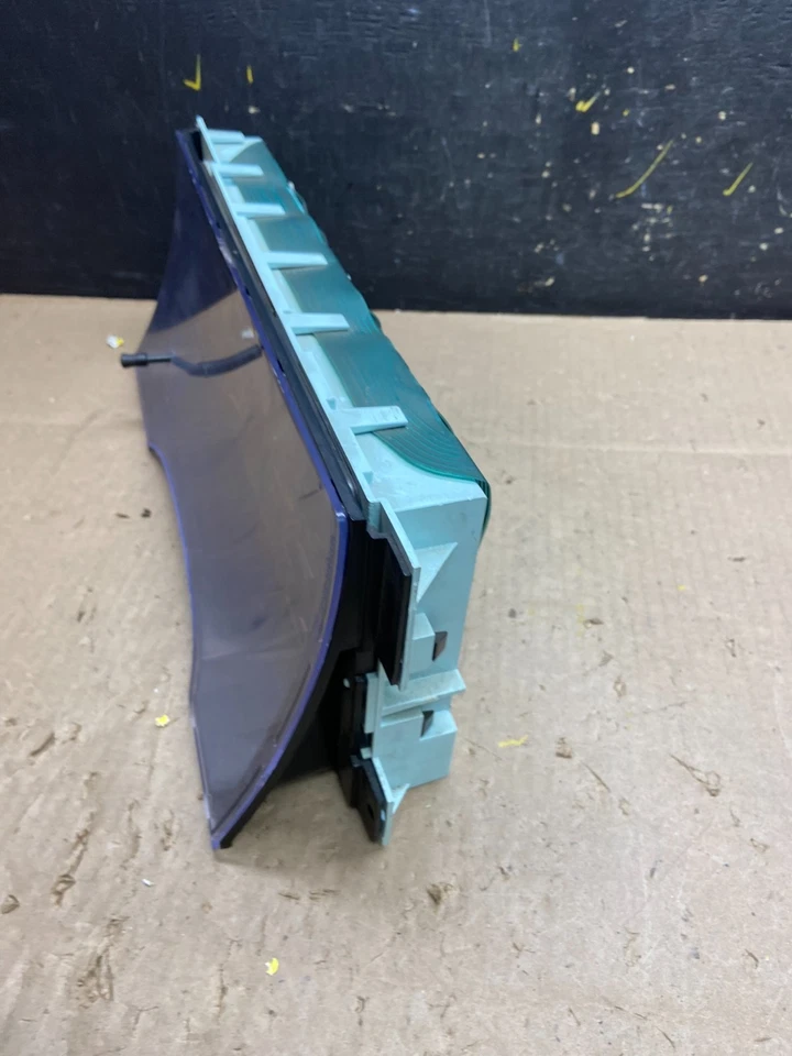 1995 to 1998 Chevrolet Tahoe Escalade Speedometer Cluster Gauge U4693 DG - Image 4 of 4