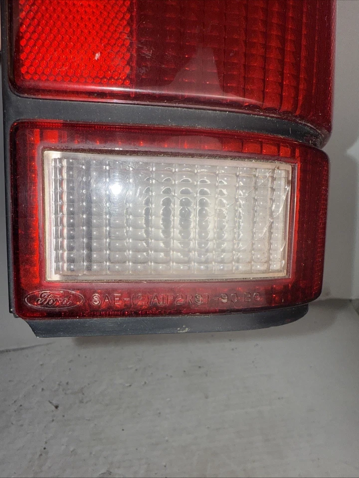 Luz trasera halógena para Ford Explorer 1991-1994 lente derecha transparente y roja Foto 3 de 4