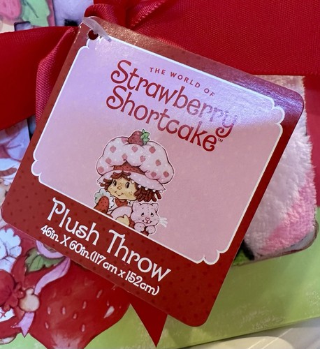 Strawberry Shortcake Super Soft Plush Throw Blanket 46” x 60” w/ collectible box - Picture 4 of 9