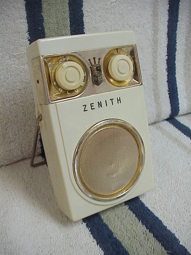 Zenith Royal 500D Radio Professionally Repaired Works Good Vintage 1957