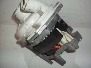 Ausgebaut mit Bosch FD 7606 Waschhauptpumpe 1737220080
