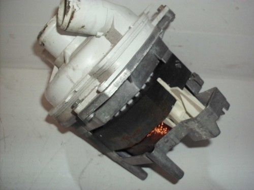 Ausgebaut mit Bosch FD 7606 Waschhauptpumpe 1737220080