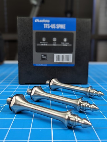 【Leofoto USA】Leofoto TFS-US | Set of 3 Long Spike/Rubber Foot Set 3/8'' Thread - Picture 5 of 5