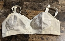 VINTAGE BRILHANCE BULLET TYPE BRA 32 B. NEW