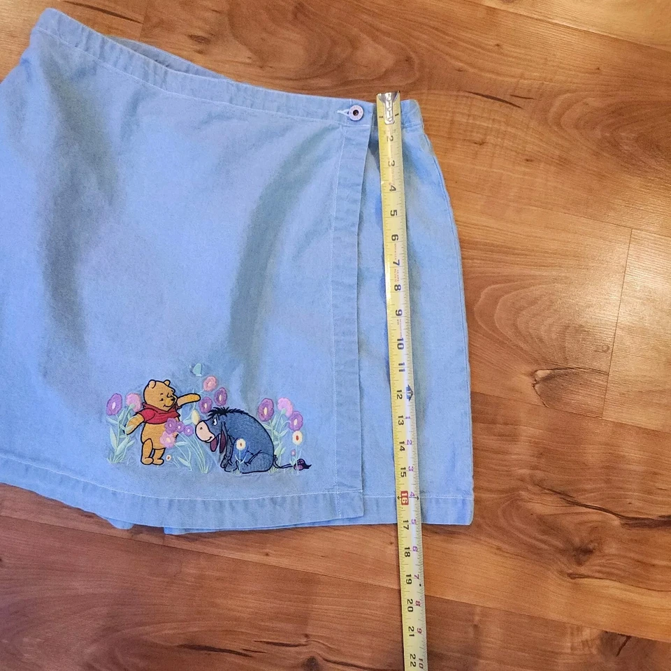 Falda corta de mezclilla azul para mujer Pooh catálogo Disney de colección con Eeyore y Pooh talla L Foto 4 de 4
