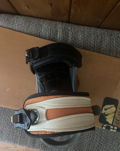 150cm Burton Charger Snowboard With Salomon Large Bindings - Picture 2 of 9