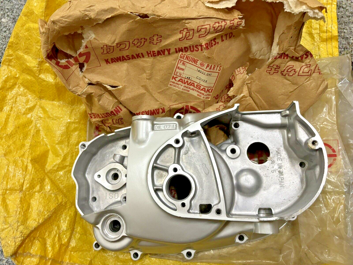 KH250 350SS Kawasaki エンジンクラッチカバー Kawasaki GA1 GA2 GA3 G3SS G3TR G4TR RH Cover Clutch Engine NOS