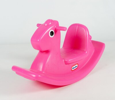 0050743173943 Kleine Tikes Schaukelpferd magenta im Pappkarton 173943 Little Tik
