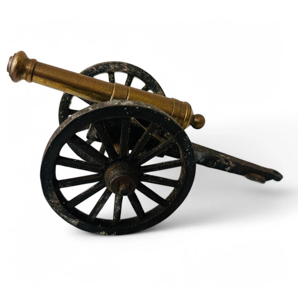 Modelo de cañón de hierro fundido en miniatura vintage - barril de latón - hecho en EE. UU. Foto 4 de 4