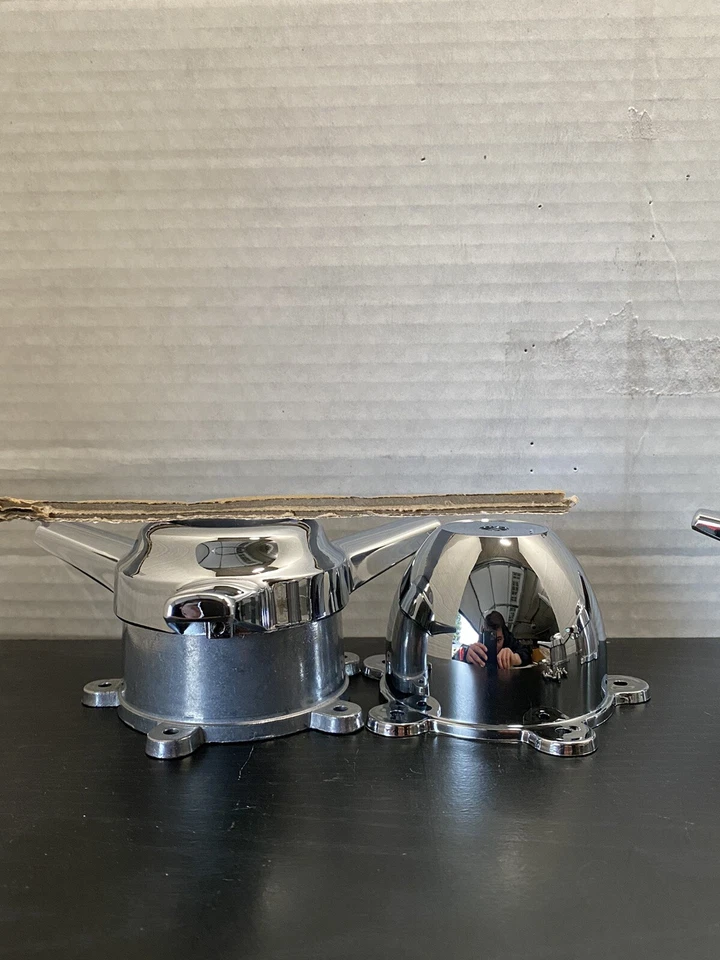 (4) TAPAS CENTRALES GIRATORIAS MAG EE. UU. RUEDAS MAG DE 5 OREJETAS, ORIFICIO ESPACIADO DE 2" 1/8 Foto 3 de 4