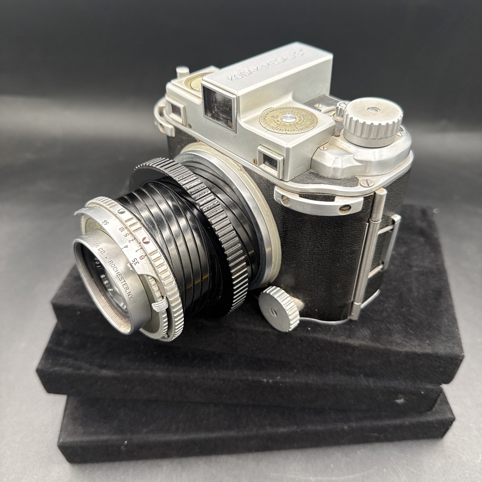 Cámara Kodak Medalist I - Serie 1944 - Probada con estuche de cuero