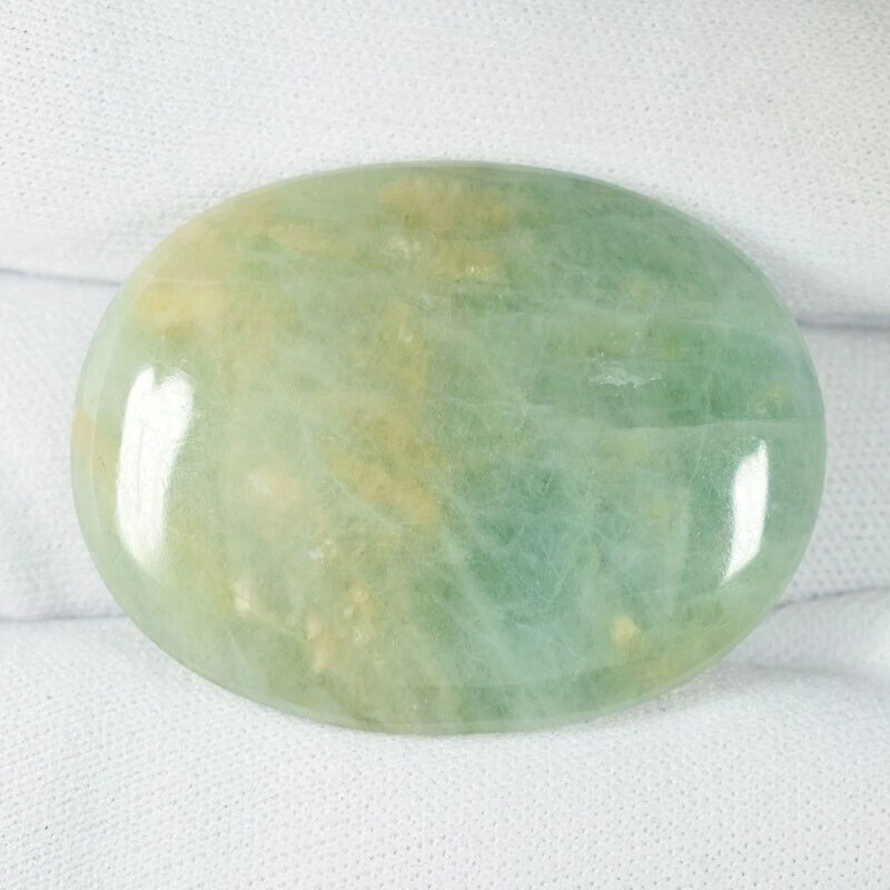 81.56 ct DAZZLING - NATURAL GREEN AVENTURINE - Oval CABOCHON See Vdo Sy - Image 2 of 3