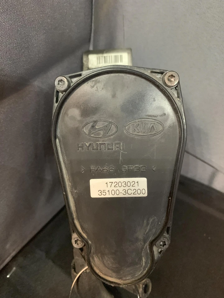 Fits 2007-2010 Hyundai Entourage Throttle Body/valve Assembly OEM#:351003C200 Foto 4 de 4