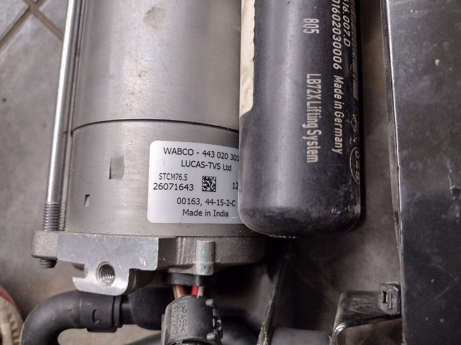 LIFT PUMP ASSEMBLY LAMBORGHINI HURACAN 443 020 301