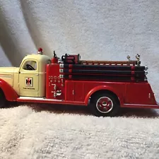 FIRE TRUCK RARE  WHITE PLANT PROTECTION - 1: 34 SCALE 1949 INTERNATIONAL  