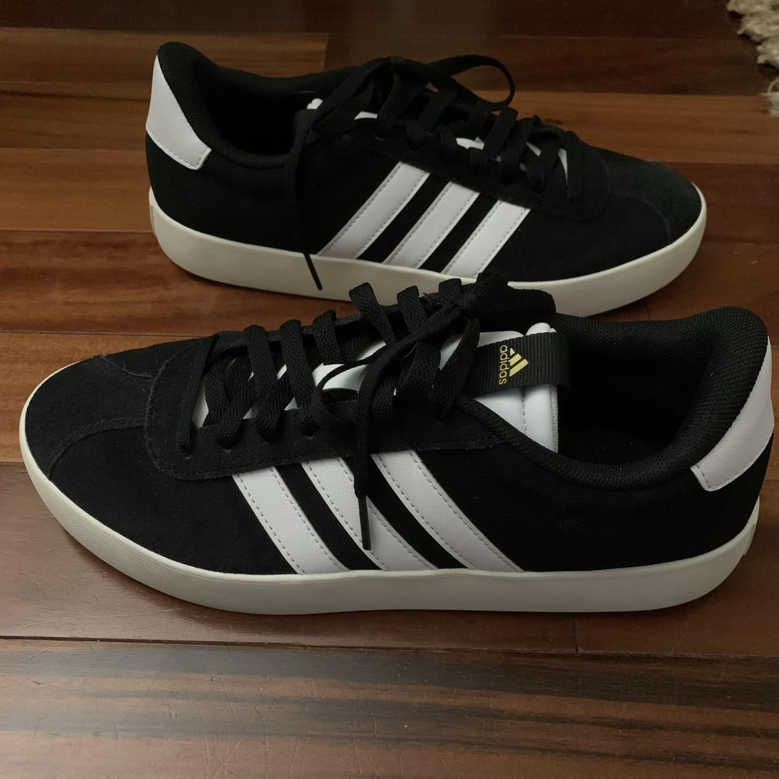 Adidas Women’s VL COURT 3.0 size 9.5 Adidas Women’s VL COURT 3.0 size 9.5