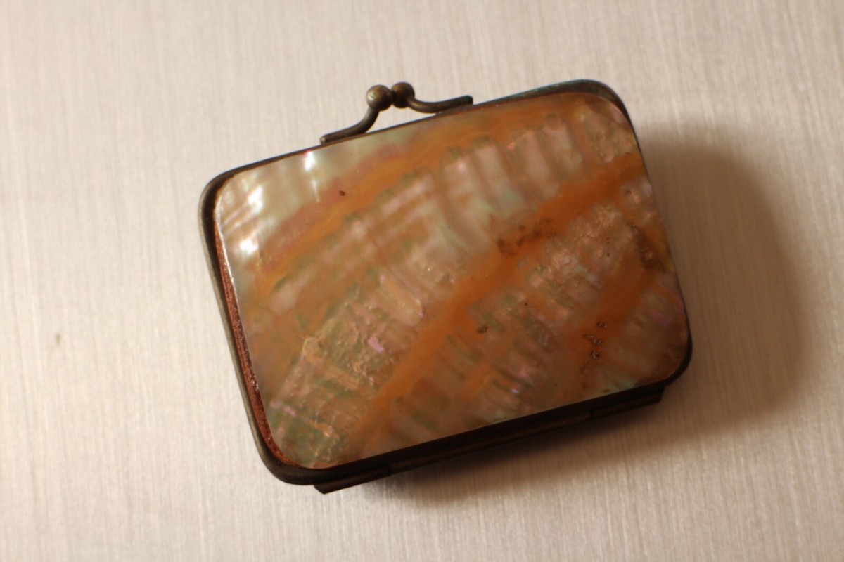 Portefeuille Ancien En Coquillages Vintage - Ostende Belgique - Cuir Et Perles - État Occasion - Pièce Unique
