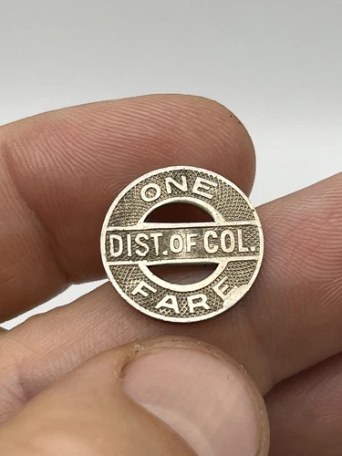 VINTAGE 1960s WASHINGTON DC DIST OF COLUMBIA DC500Z Bus Train 16mm Transit Token - product listing photo