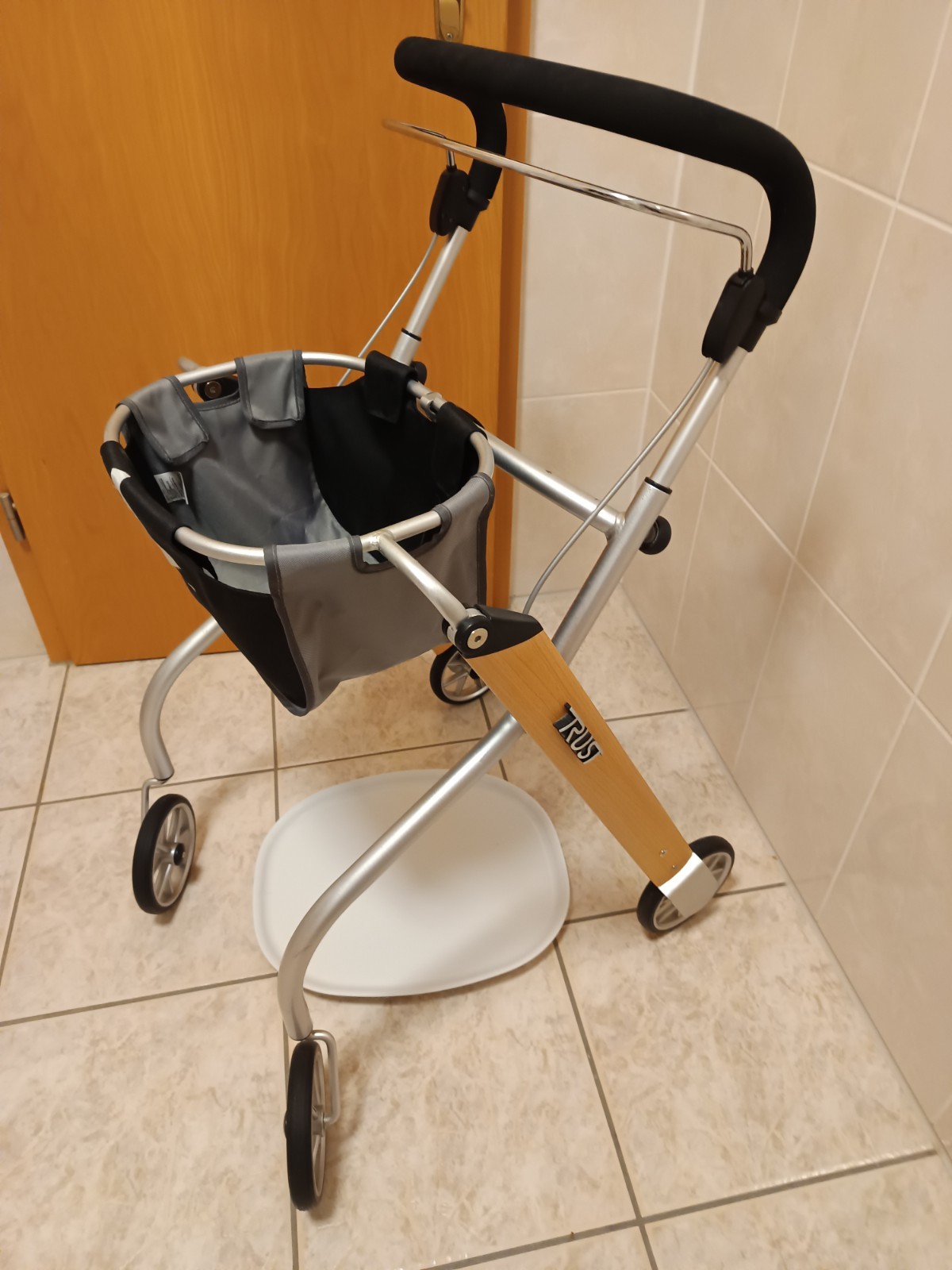 Rollator für die Wohnung von Trust Care