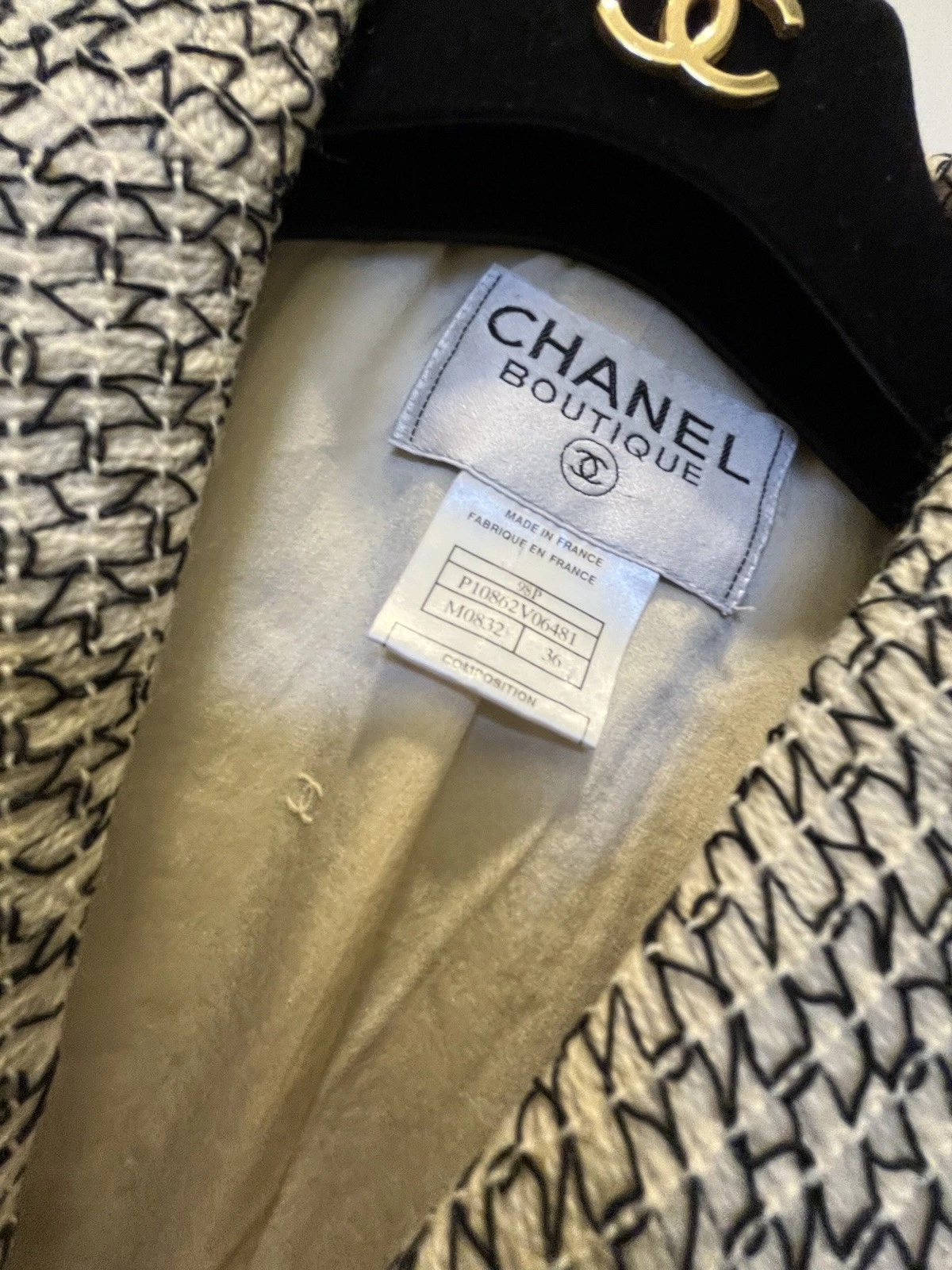 GIACCA CLASSICA CHANEL RUNWAY 5 CC BOTTONE~CC~FODERATA IN SETA SPLENDIDA SOVRAPPOSIZIONE PIZZO NERO