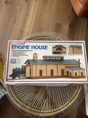 Life-Like Engine house Building Kit