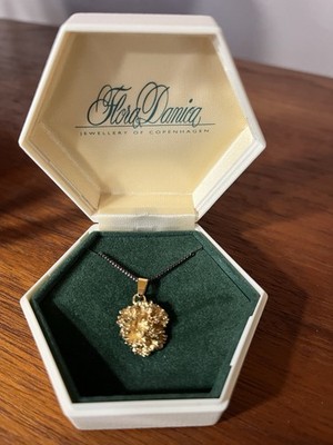 Flora Danica Anhänger, Dänemark, Sterling und 24 Karat Gold, inspiriert von der Natur