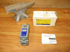 Square D 9007AW19 NEW Limit Switch Position Switch Lever Arm Type