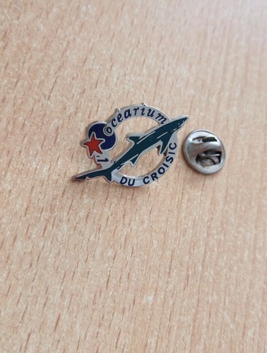 Pin's Pins Pin Enamel 32 Parc Attractions Aquarium "OCEARIUM LE CROISIC" argenté - Picture 2 of 3