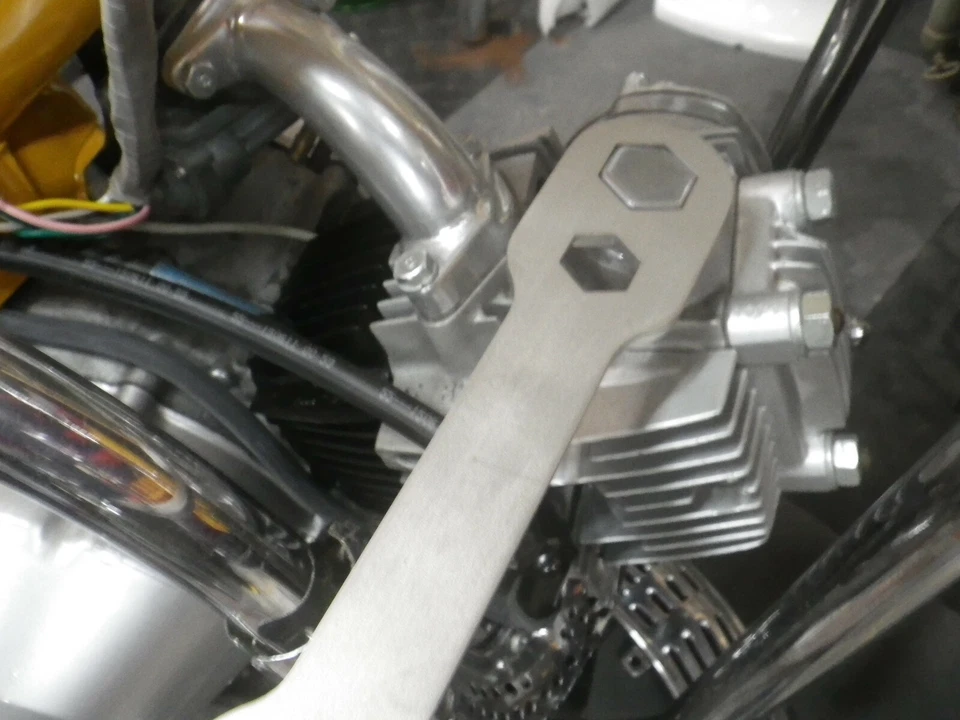 Llave basculante/cubierta de válvula Honda SL90 Foto 4 de 4